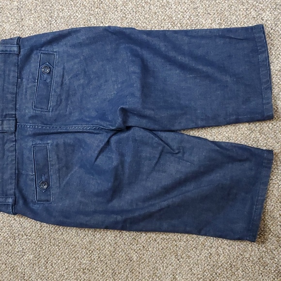 **FREE Bundle Add on** BANANA REPUBLIC BERMUDA SHORTS - Picture 2 of 6